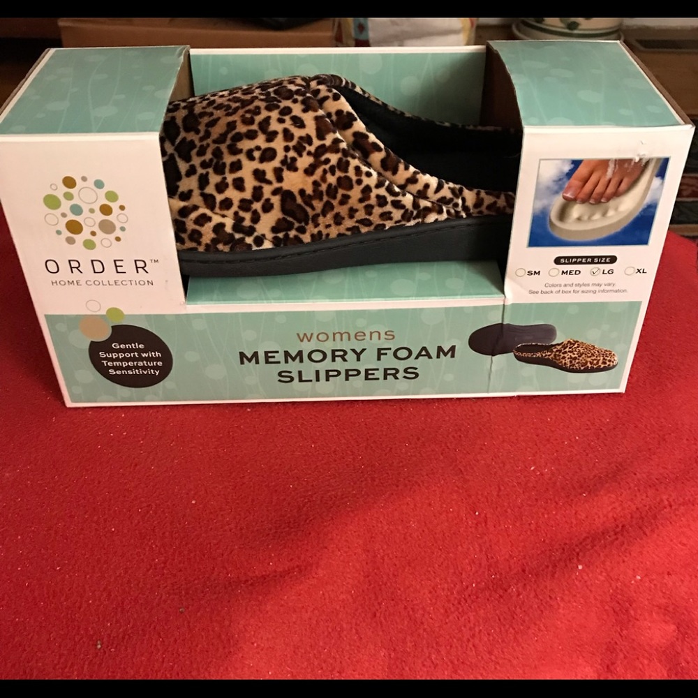 NWOT- Womens House shoes